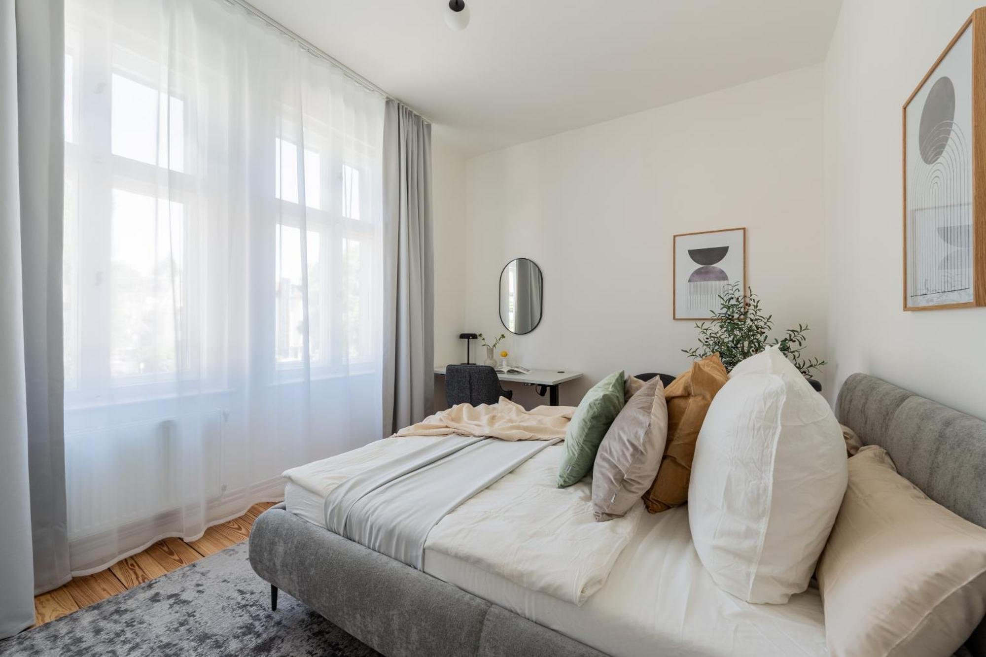 Apartment Renovated 2-bedroom - Family & Work Ready!