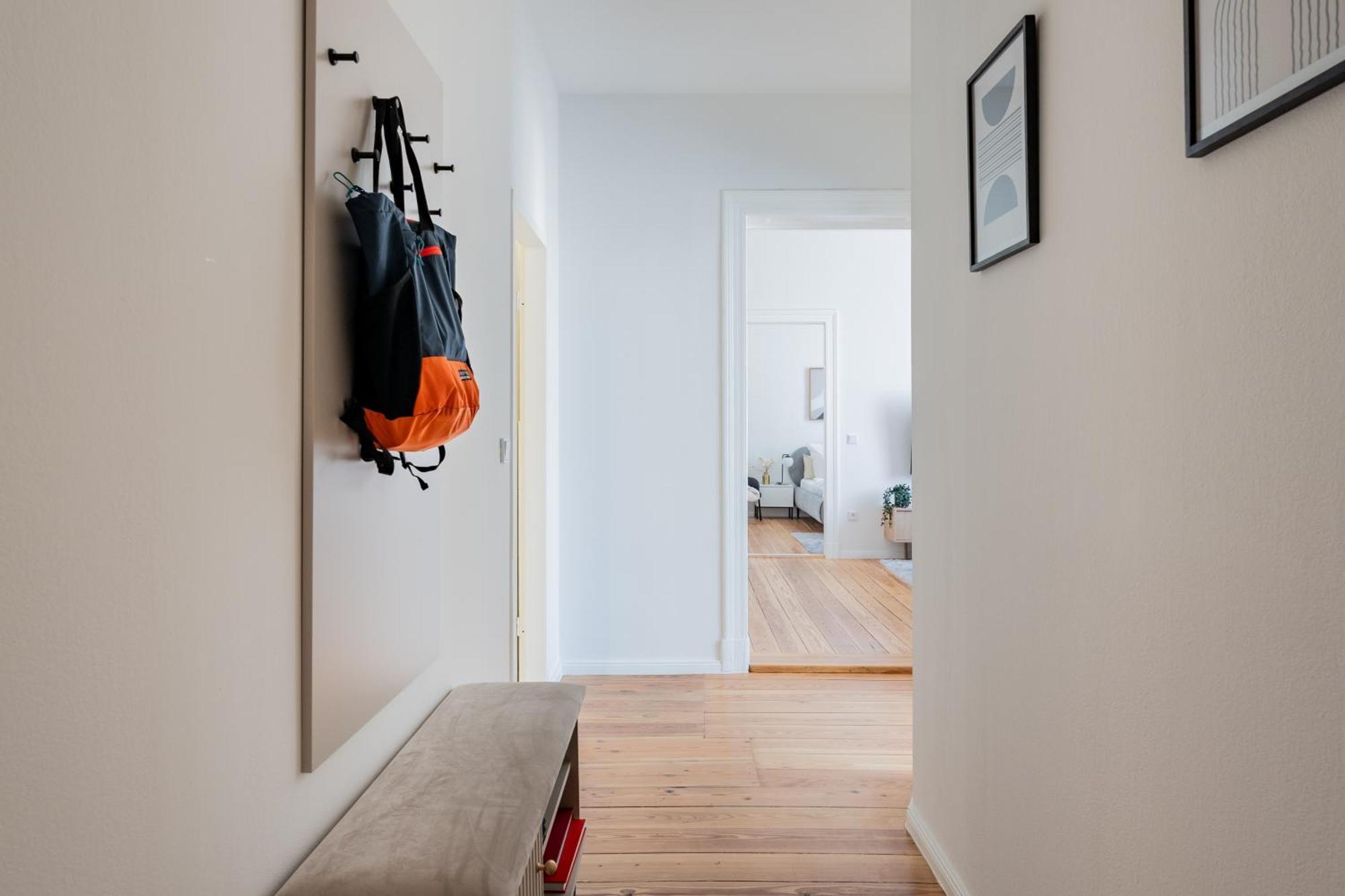 Apartment Renovated 2-bedroom - Family & Work Ready!