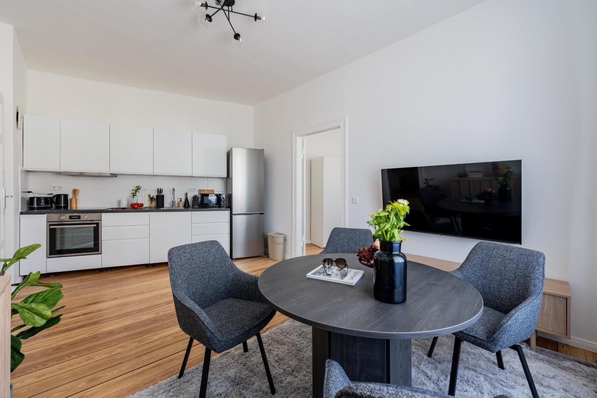 Renovated 2-bedroom - Family & Work Ready! Apartment Potsdam