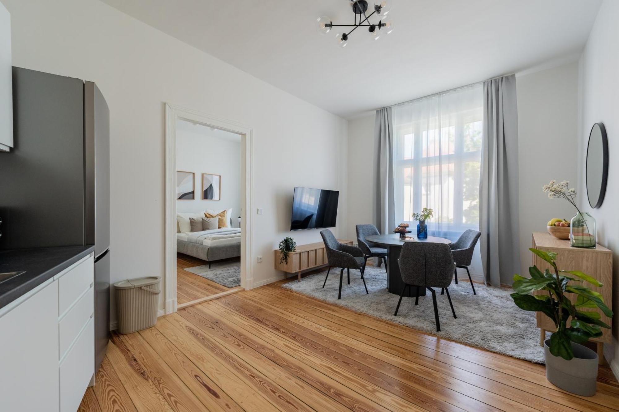 Renovated 2-bedroom - Family & Work Ready! Apartment